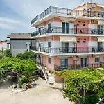 Ianos アパートホテル 3*