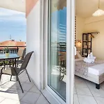 Ianos アパートホテル