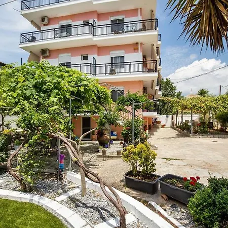 Ianos Aparthotel 3*