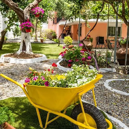 Ianos Aparthotel Potos