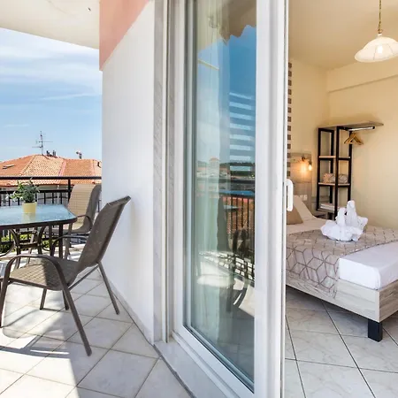 Ianos Aparthotel