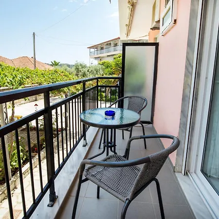 Ianos Aparthotel 3*