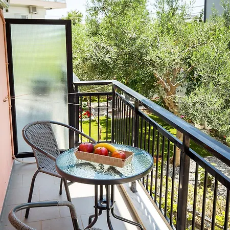 Ianos Aparthotel 3*