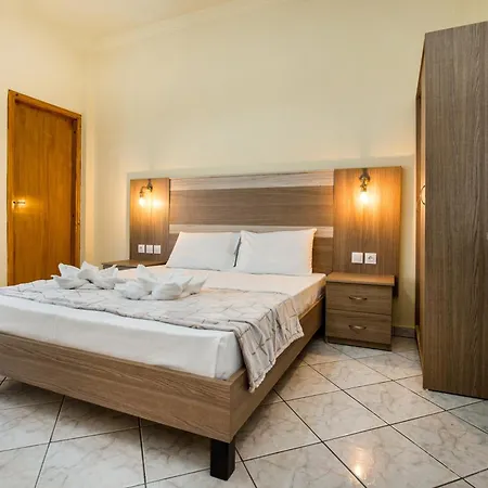 Ianos アパートホテル ポトス